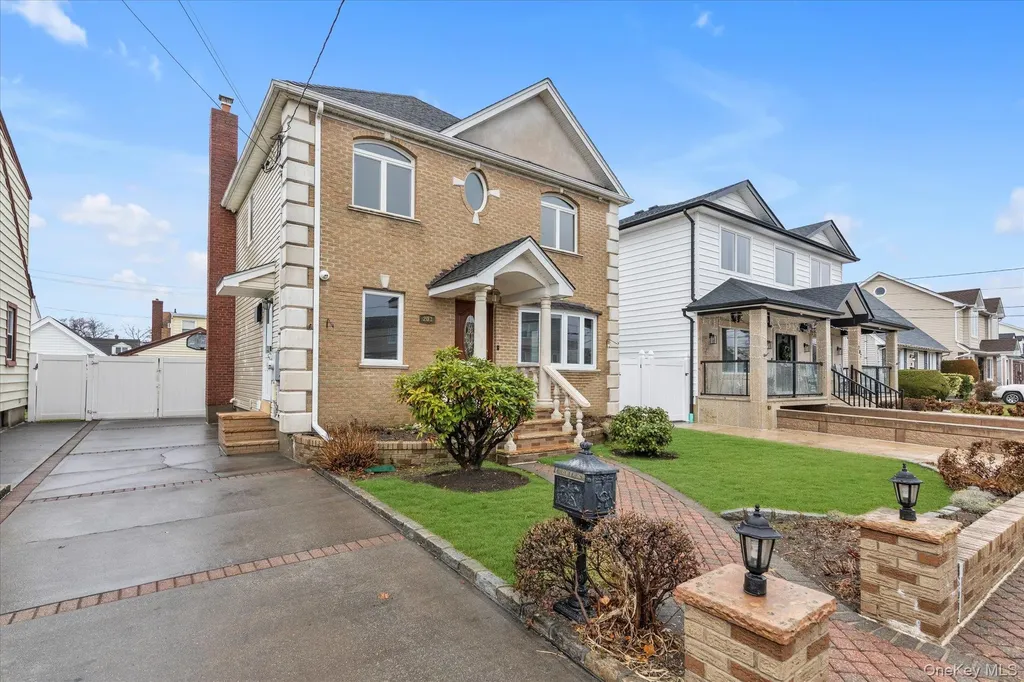 203 Pershing Parkway Mineola NY 11501