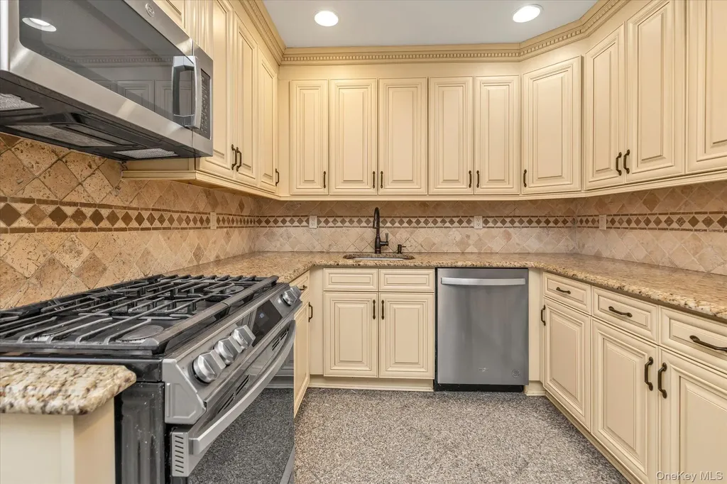203 Pershing Parkway Mineola NY 11501