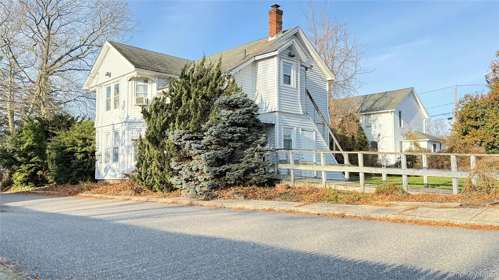982 Roanoke Avenue Riverhead NY 11901