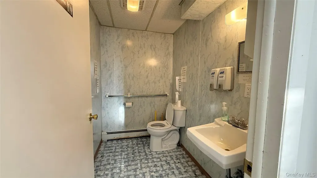 982 Roanoke Avenue Riverhead NY 11901