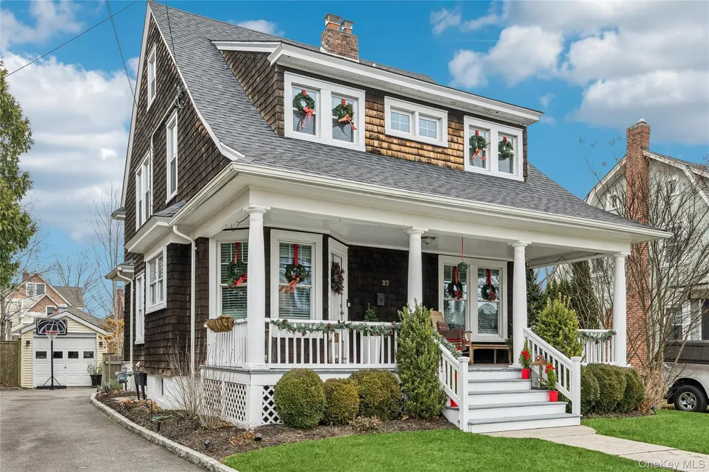 27 Hewlett Court Babylon NY 11702