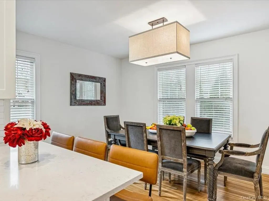 27 Hewlett Court Babylon NY 11702