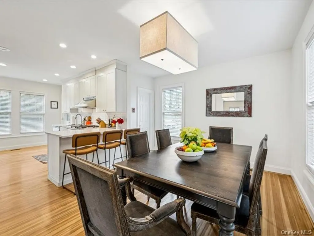27 Hewlett Court Babylon NY 11702