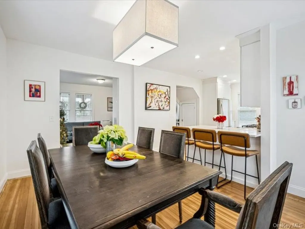 27 Hewlett Court Babylon NY 11702