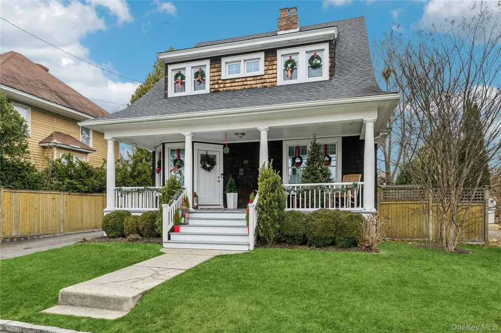 27 Hewlett Court Babylon NY 11702