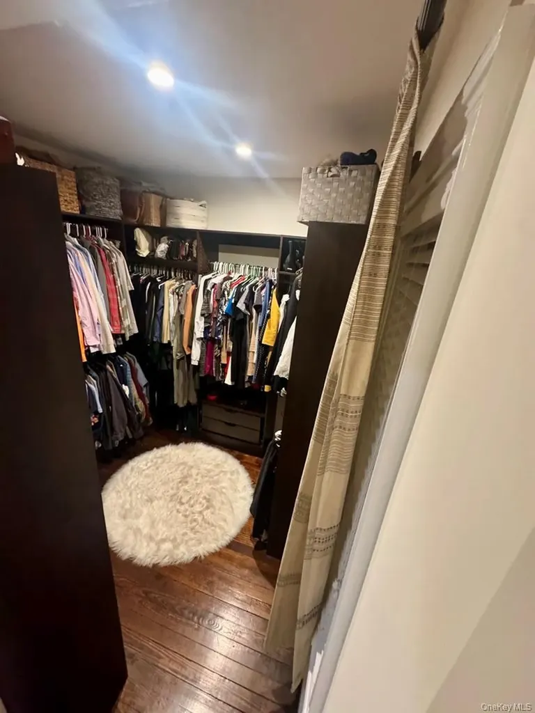 27 Hewlett Court Babylon NY 11702