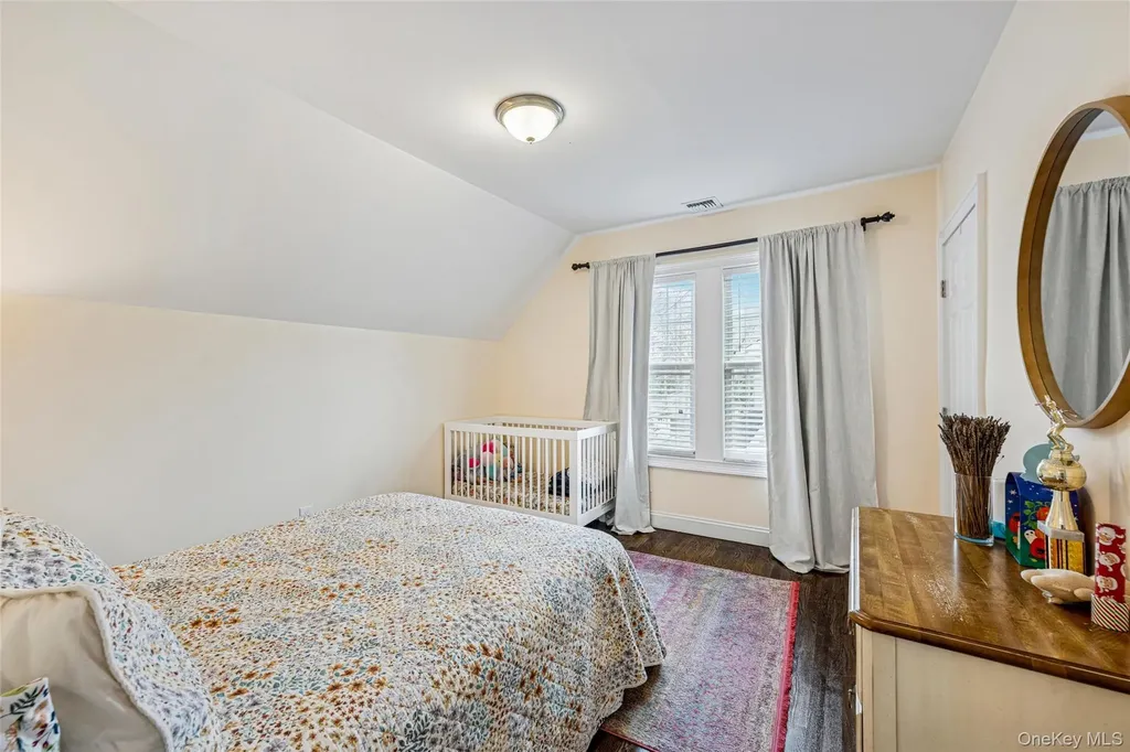 27 Hewlett Court Babylon NY 11702