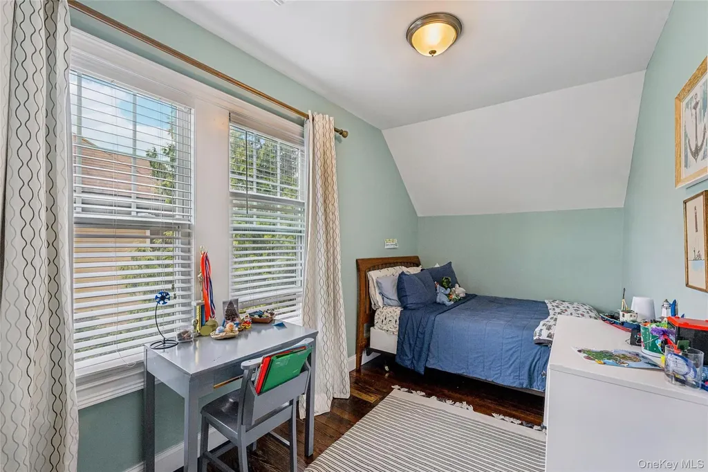 27 Hewlett Court Babylon NY 11702