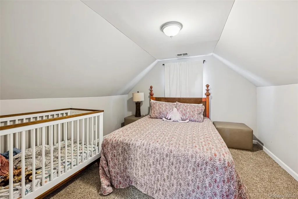 27 Hewlett Court Babylon NY 11702