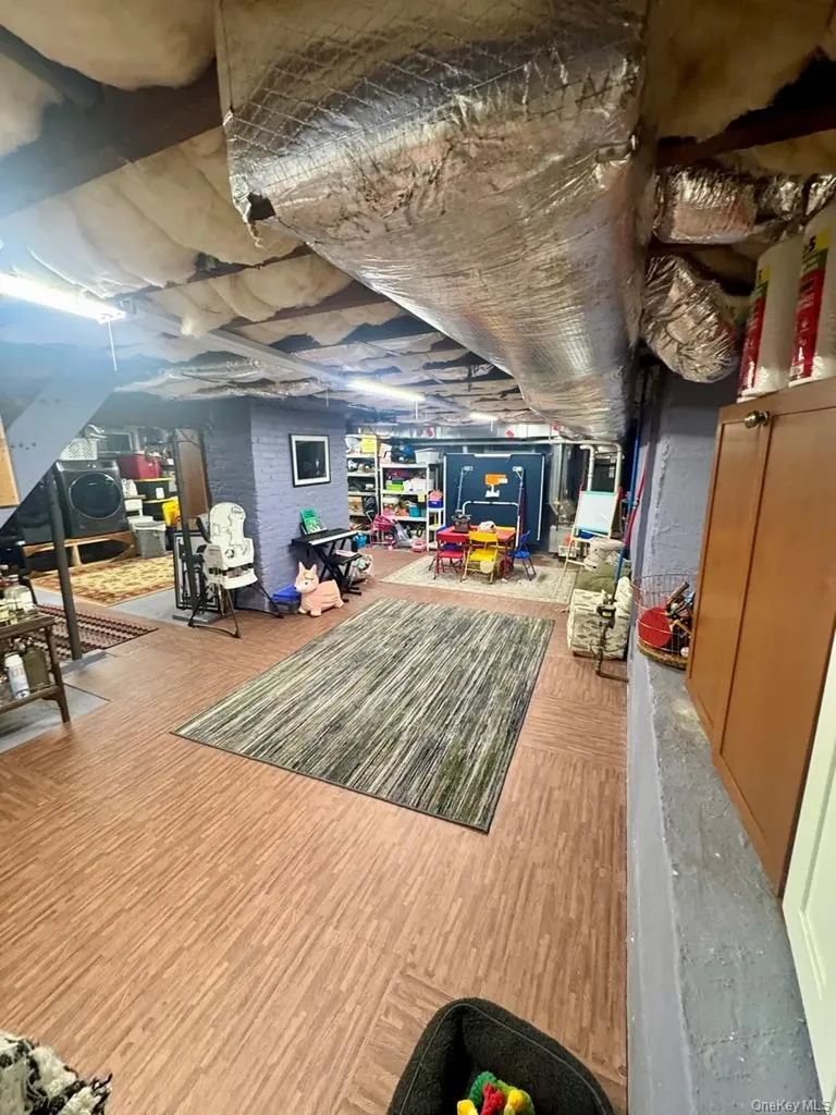 27 Hewlett Court Babylon NY 11702