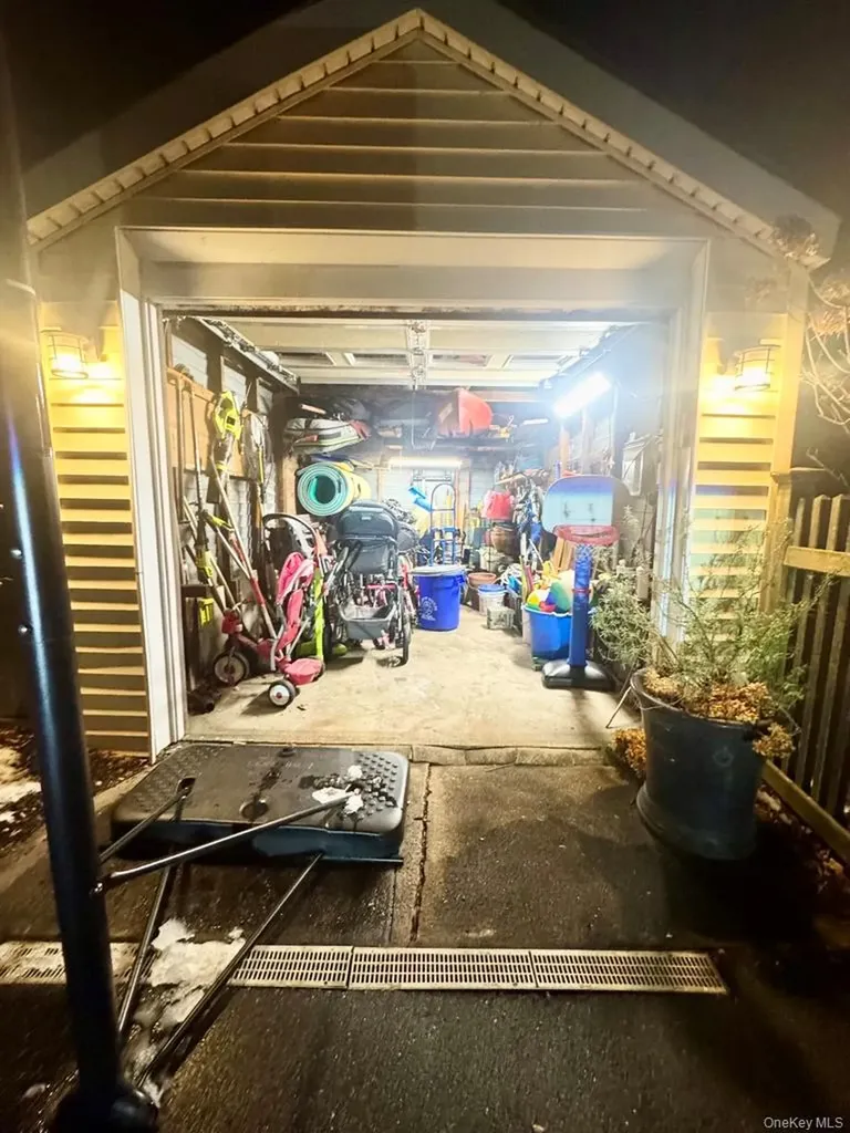 27 Hewlett Court Babylon NY 11702