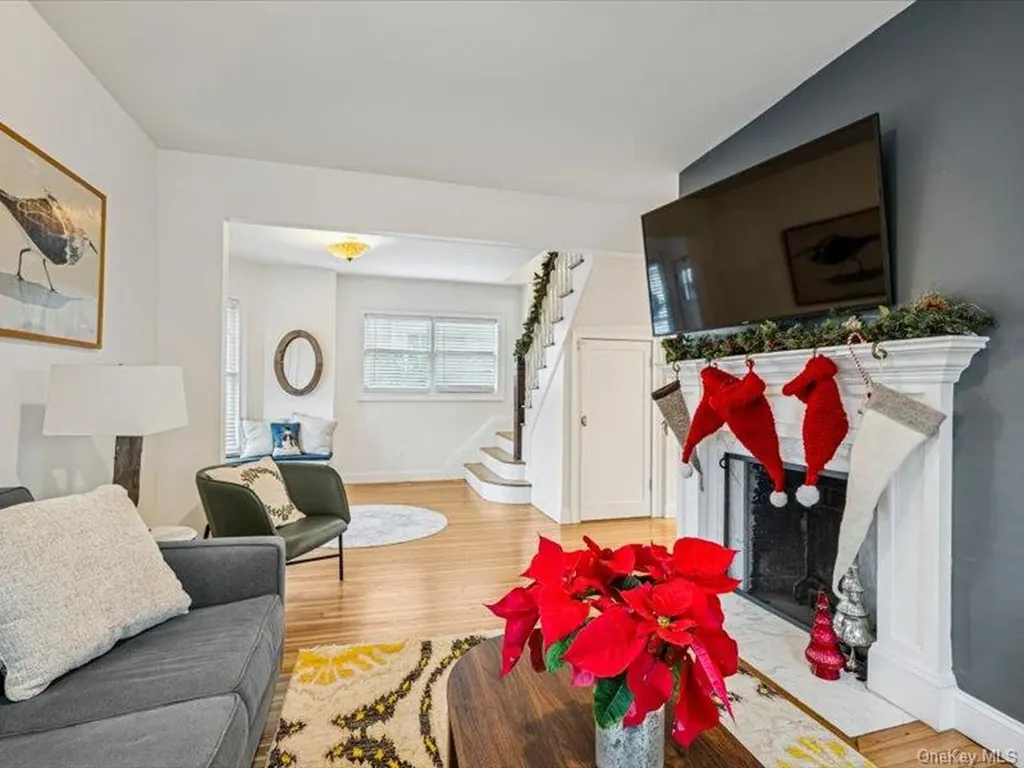 27 Hewlett Court Babylon NY 11702