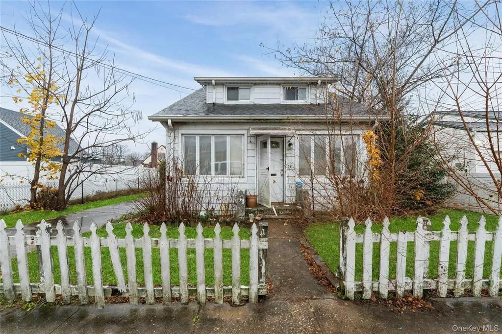 188 Woodside Avenue Freeport NY 11520