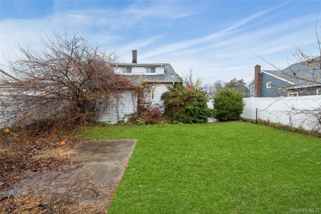 188 Woodside Avenue Freeport NY 11520