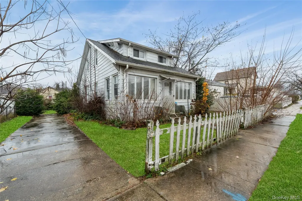 188 Woodside Avenue Freeport NY 11520