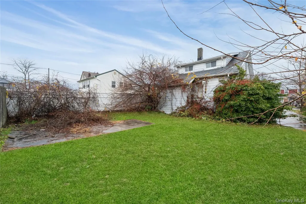 188 Woodside Avenue Freeport NY 11520