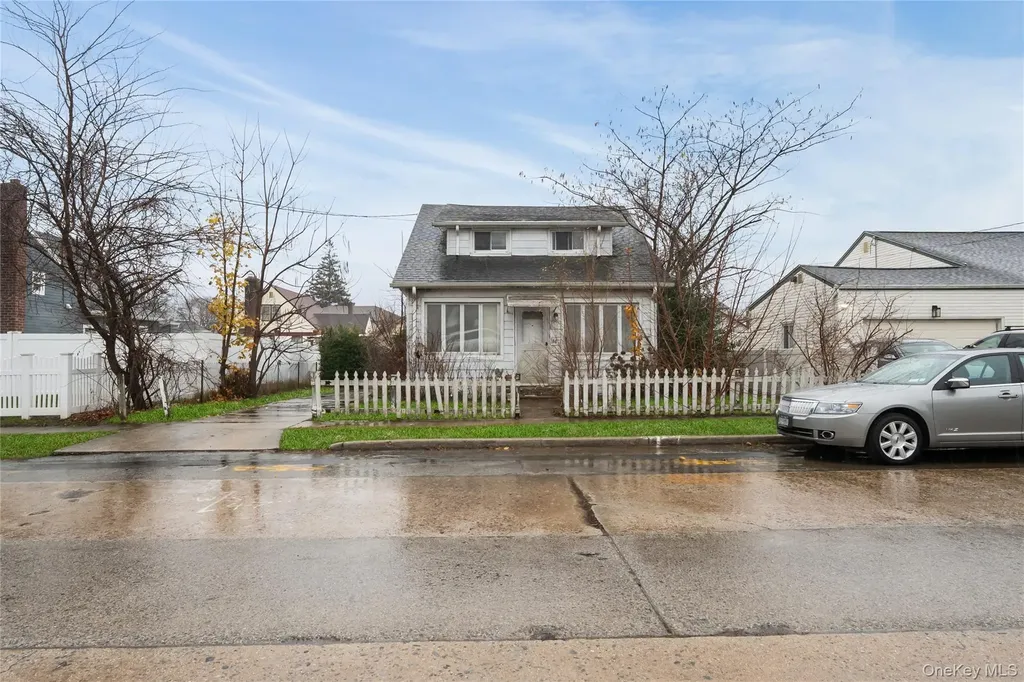 188 Woodside Avenue Freeport NY 11520
