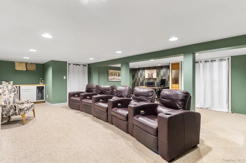 24 Parkside Avenue Miller Place NY 11764