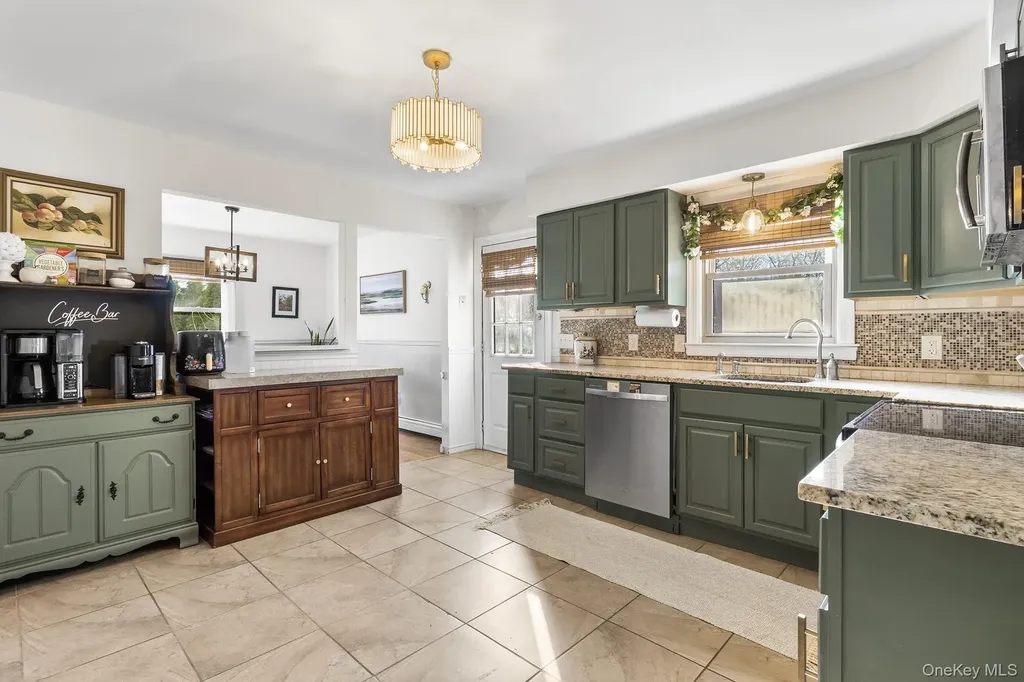24 Parkside Avenue Miller Place NY 11764