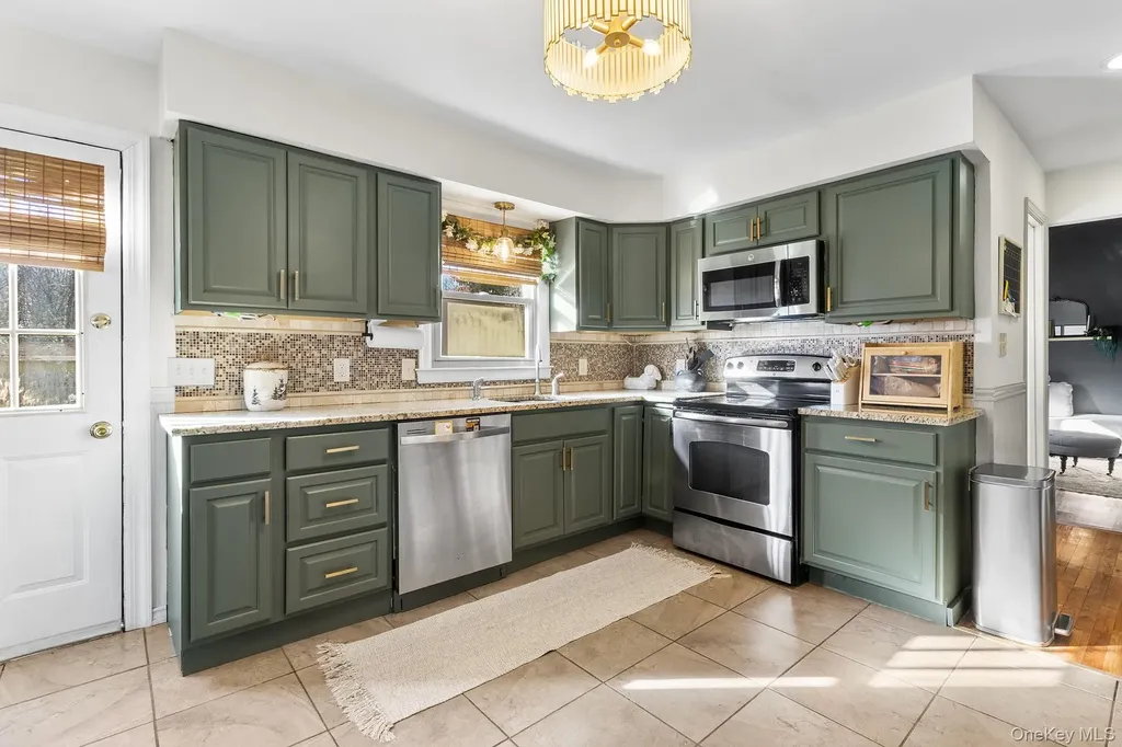 24 Parkside Avenue Miller Place NY 11764