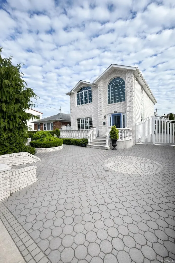 15823 92nd Street Howard Beach NY 11414