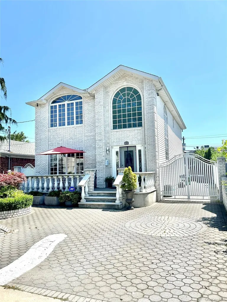 15823 92nd Street Howard Beach NY 11414