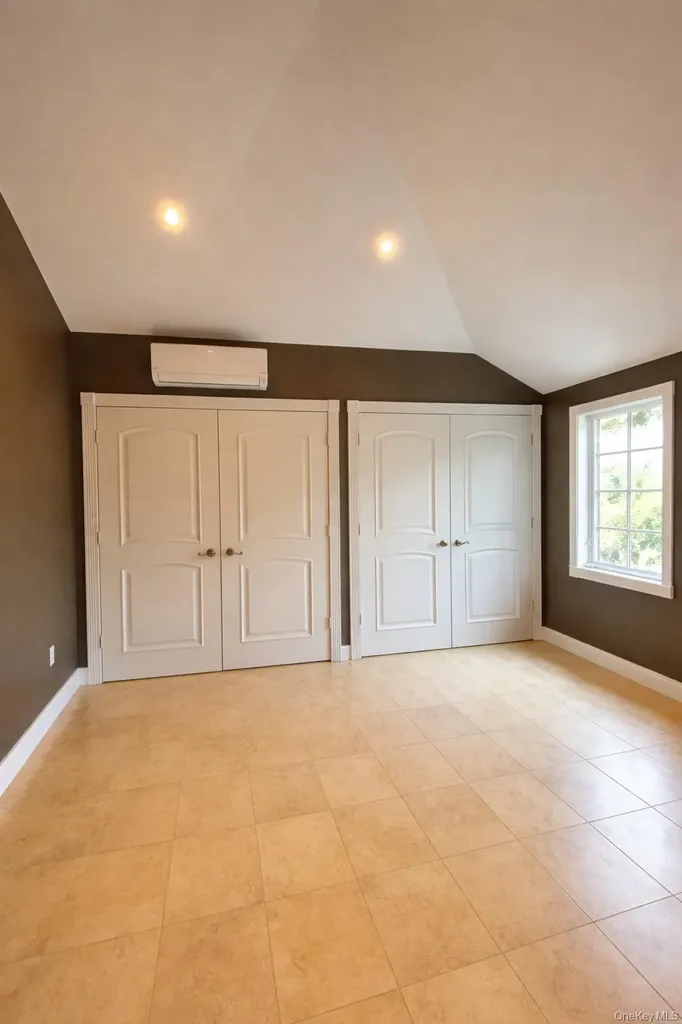 15823 92nd Street Howard Beach NY 11414