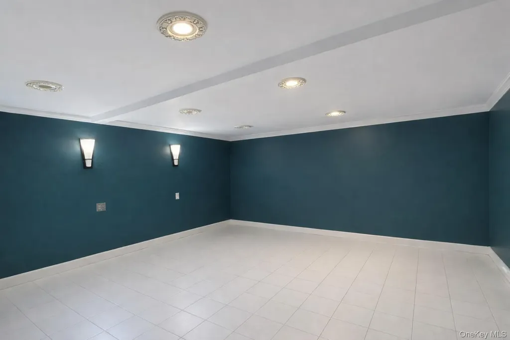 15823 92nd Street Howard Beach NY 11414