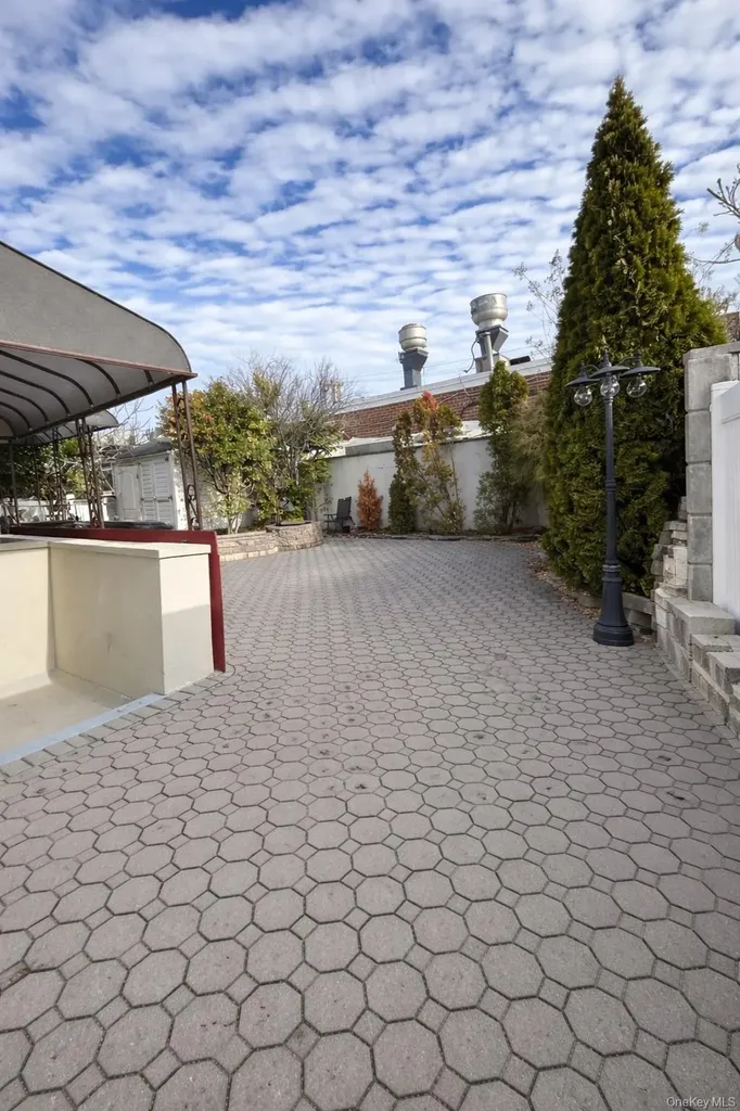 15823 92nd Street Howard Beach NY 11414