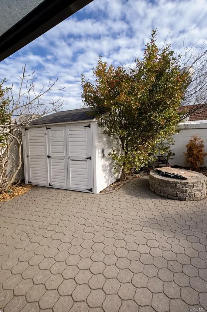 15823 92nd Street Howard Beach NY 11414