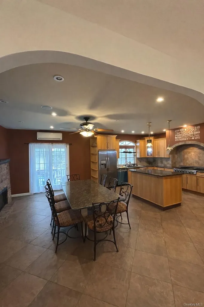 15823 92nd Street Howard Beach NY 11414