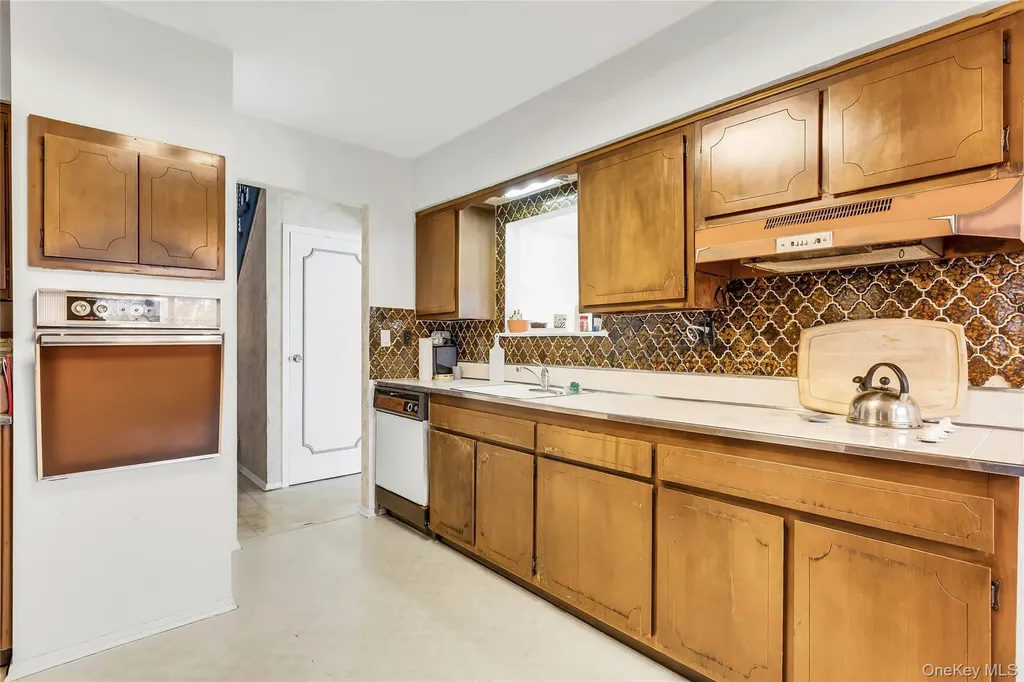30 Glacier Drive Smithtown NY 11787