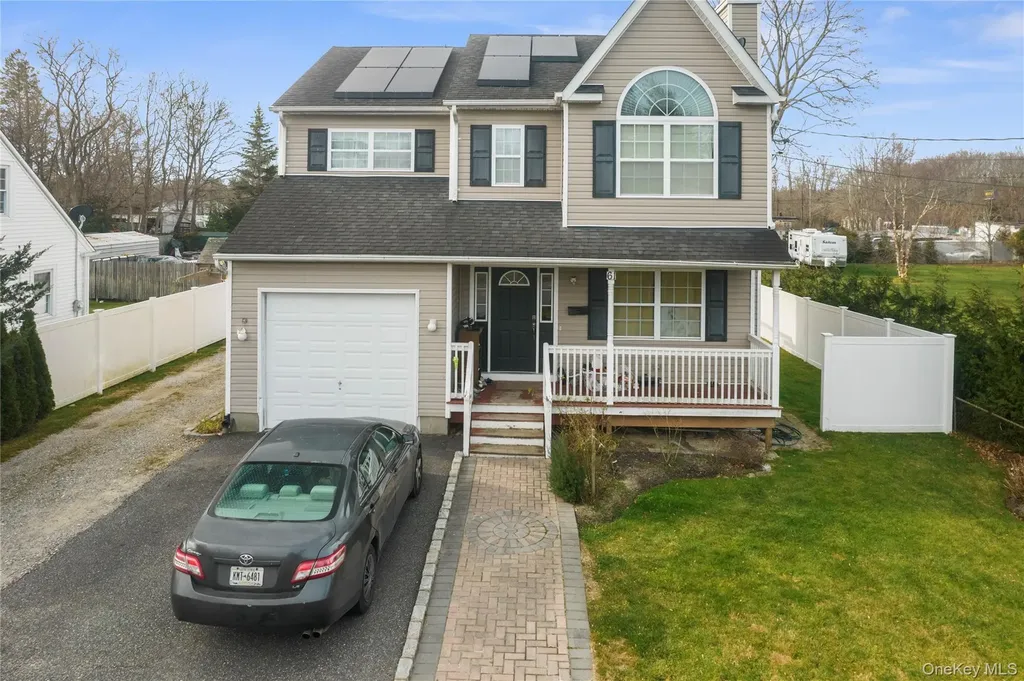 61 Fairway Avenue Riverhead NY 11901