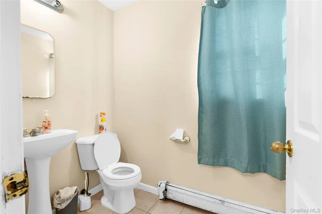 61 Fairway Avenue Riverhead NY 11901