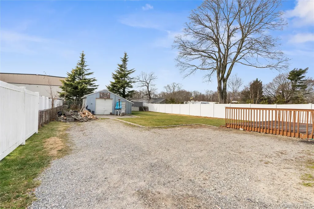 61 Fairway Avenue Riverhead NY 11901