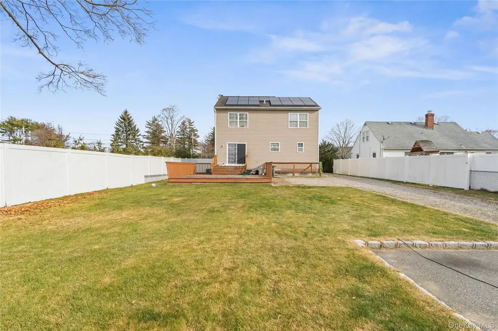 61 Fairway Avenue Riverhead NY 11901