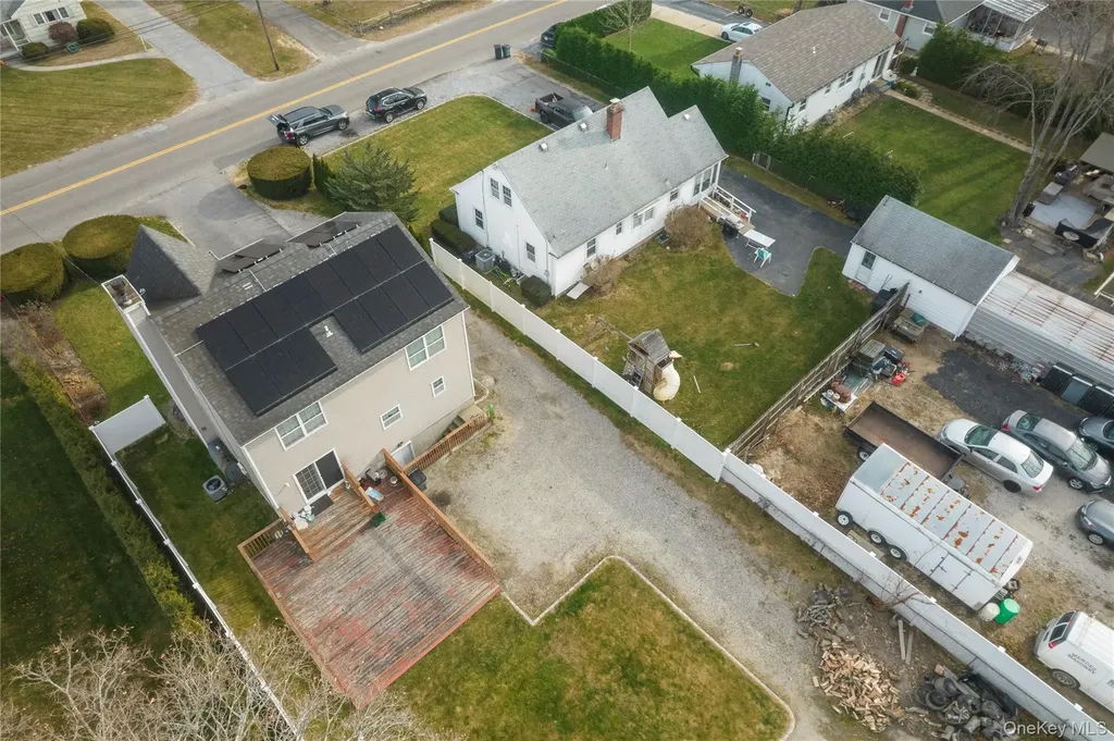 61 Fairway Avenue Riverhead NY 11901