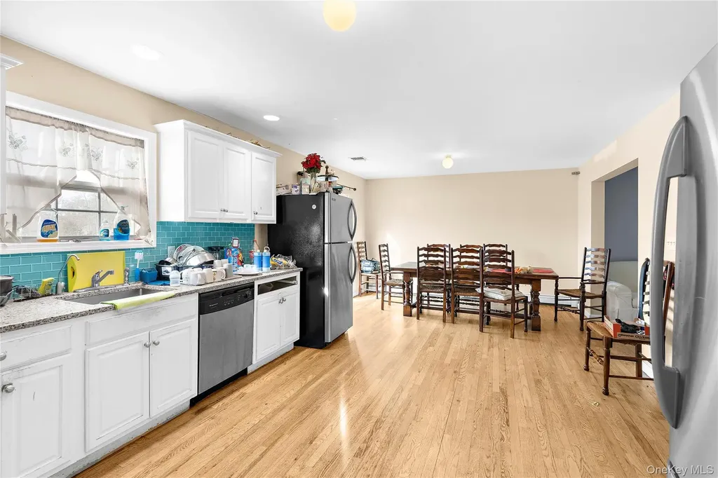 61 Fairway Avenue Riverhead NY 11901