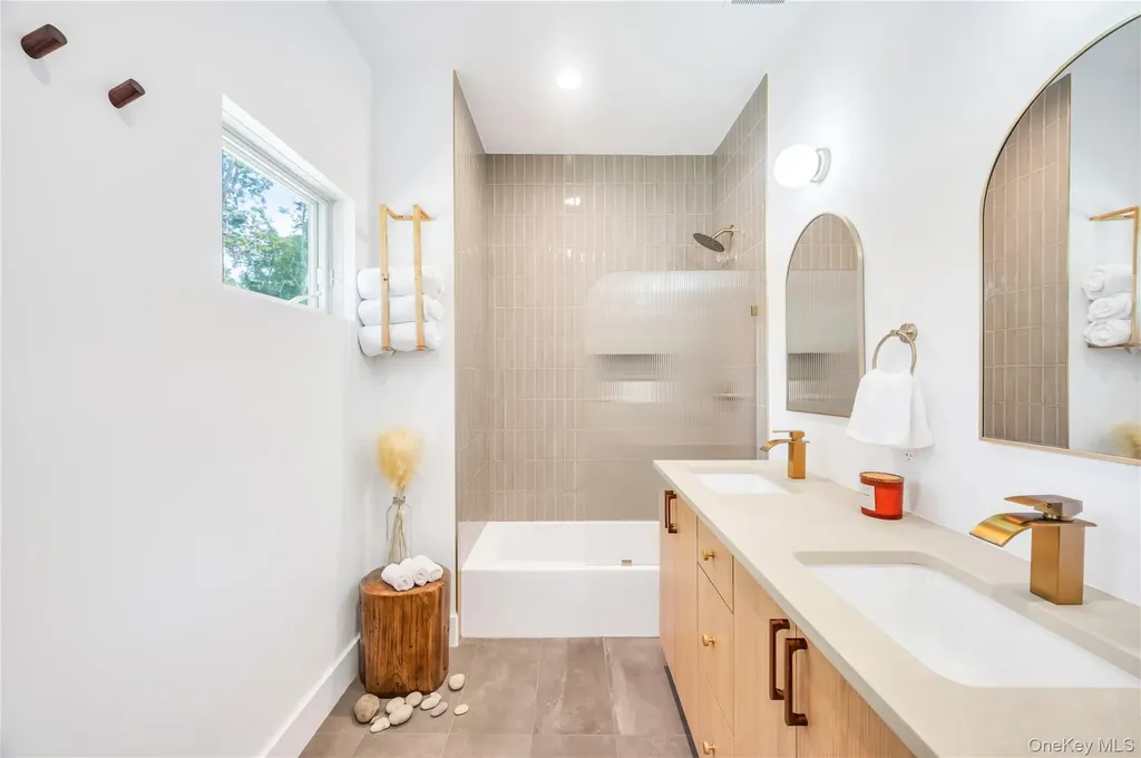 9 Pine Tree Road Southampton NY 11968