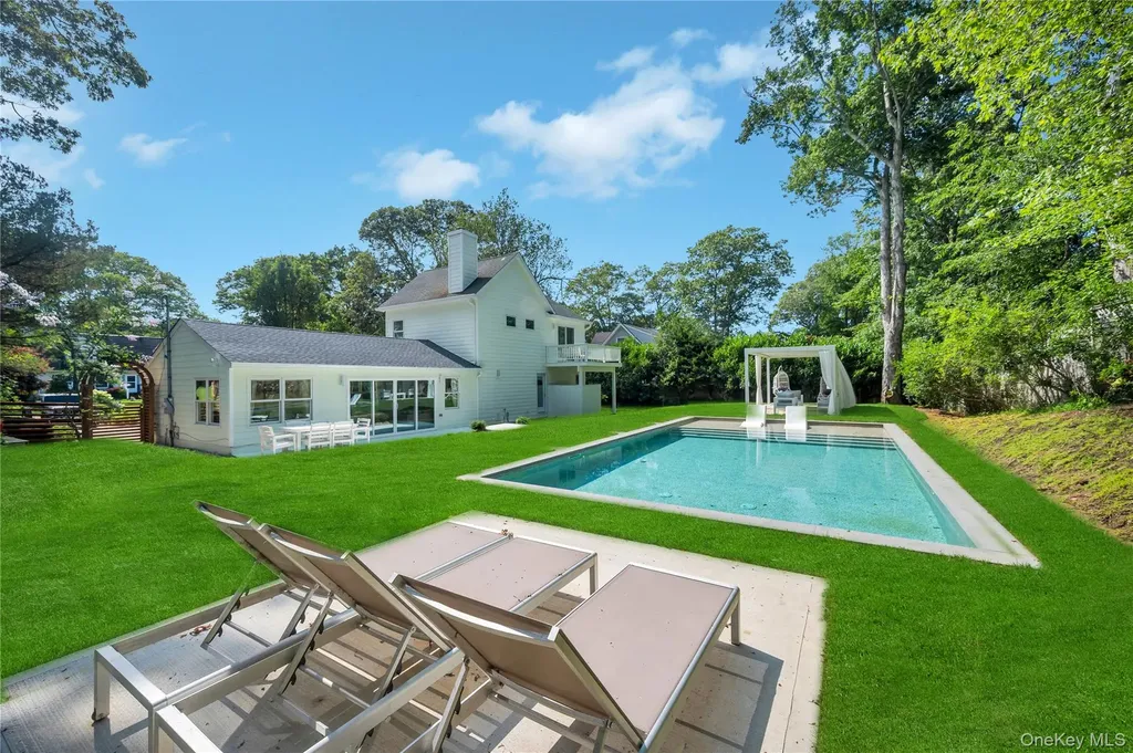9 Pine Tree Road Southampton NY 11968