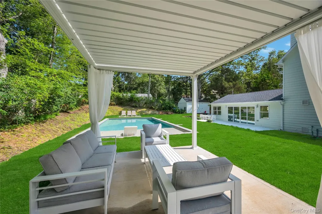 9 Pine Tree Road Southampton NY 11968