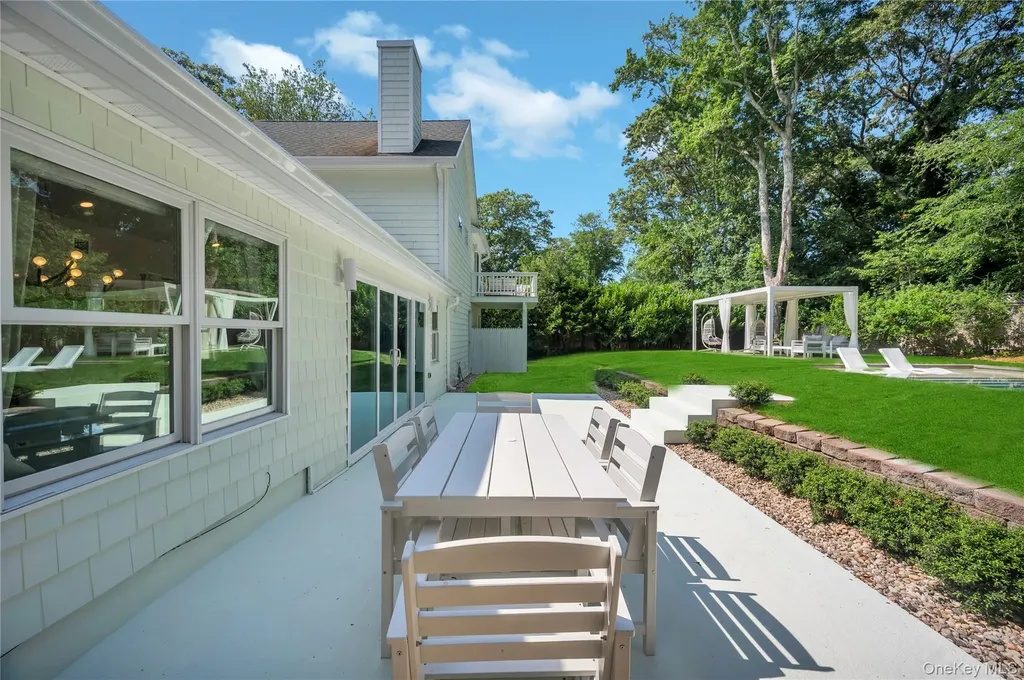 9 Pine Tree Road Southampton NY 11968