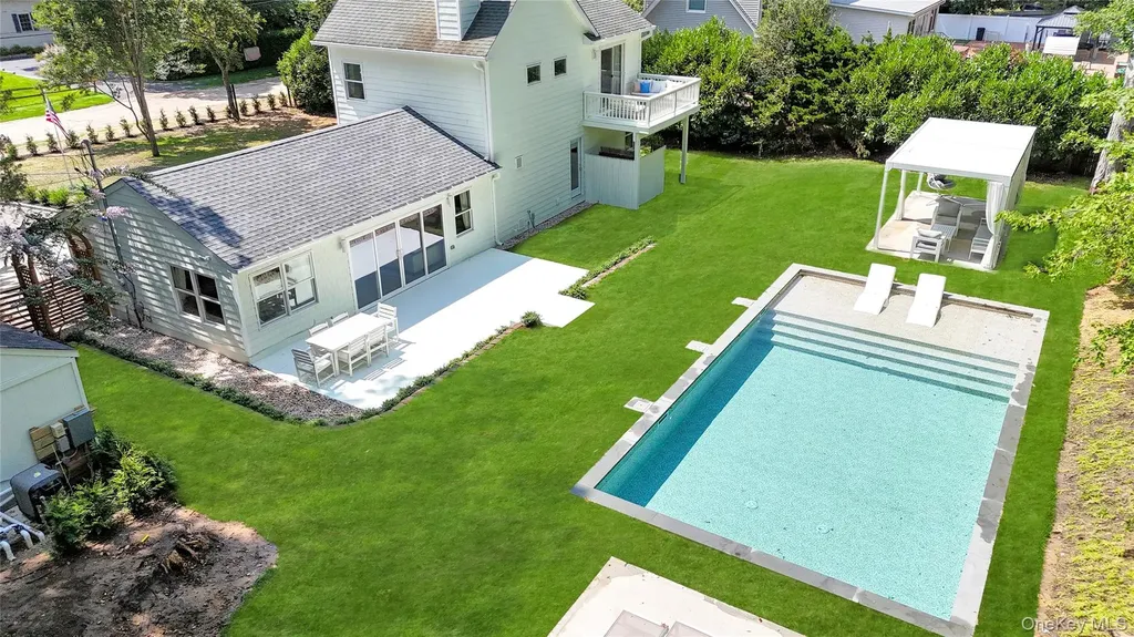 9 Pine Tree Road Southampton NY 11968