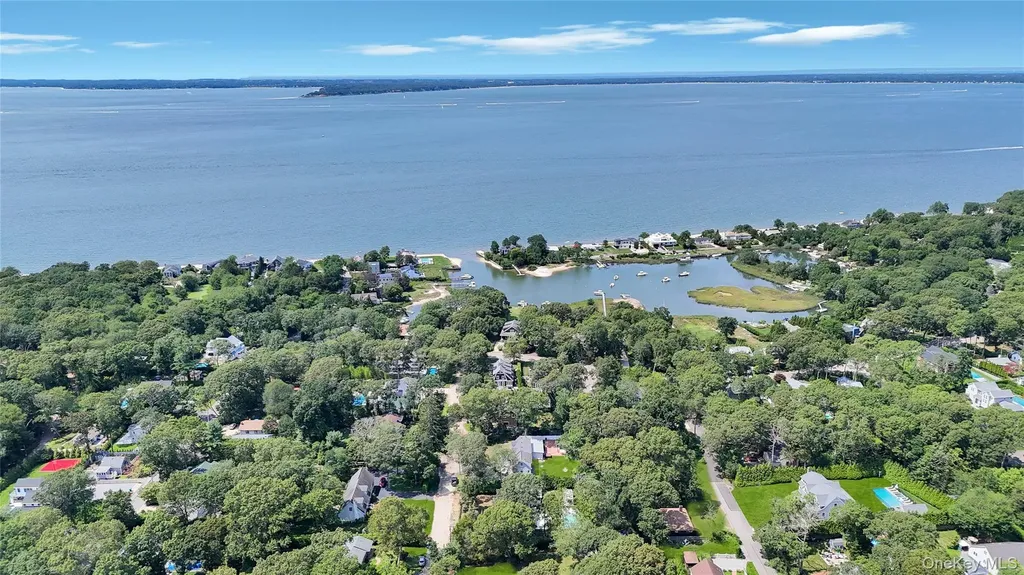 9 Pine Tree Road Southampton NY 11968