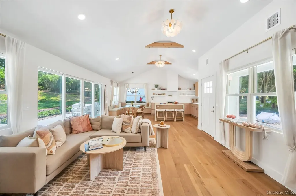 9 Pine Tree Road Southampton NY 11968