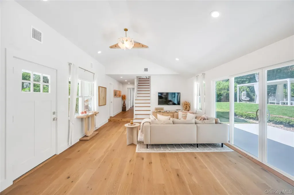 9 Pine Tree Road Southampton NY 11968