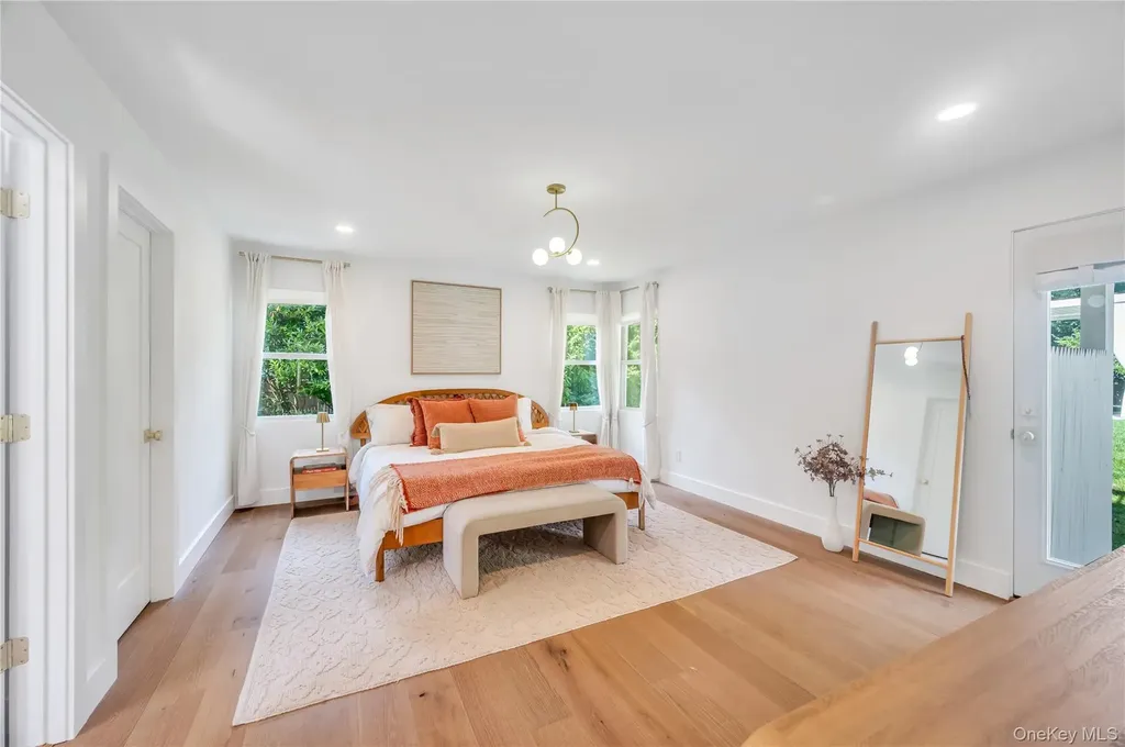 9 Pine Tree Road Southampton NY 11968