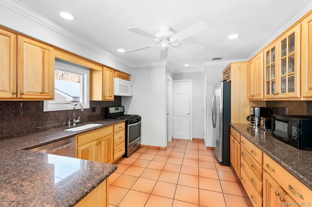 13 Buttercup Lane Westhampton NY 11977