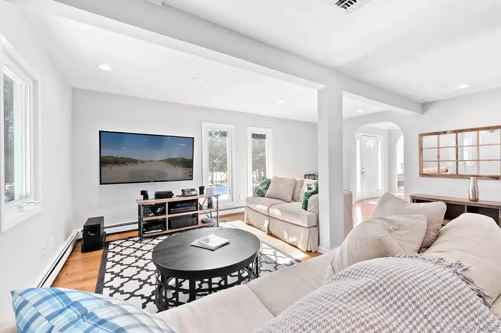 13 Buttercup Lane Westhampton NY 11977
