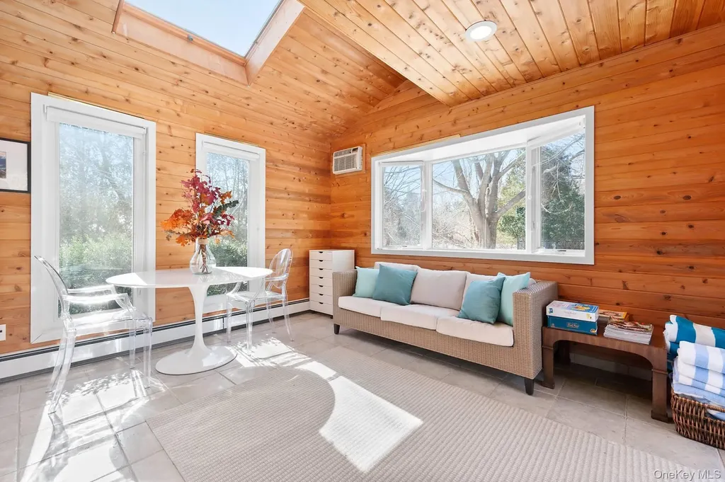 13 Buttercup Lane Westhampton NY 11977